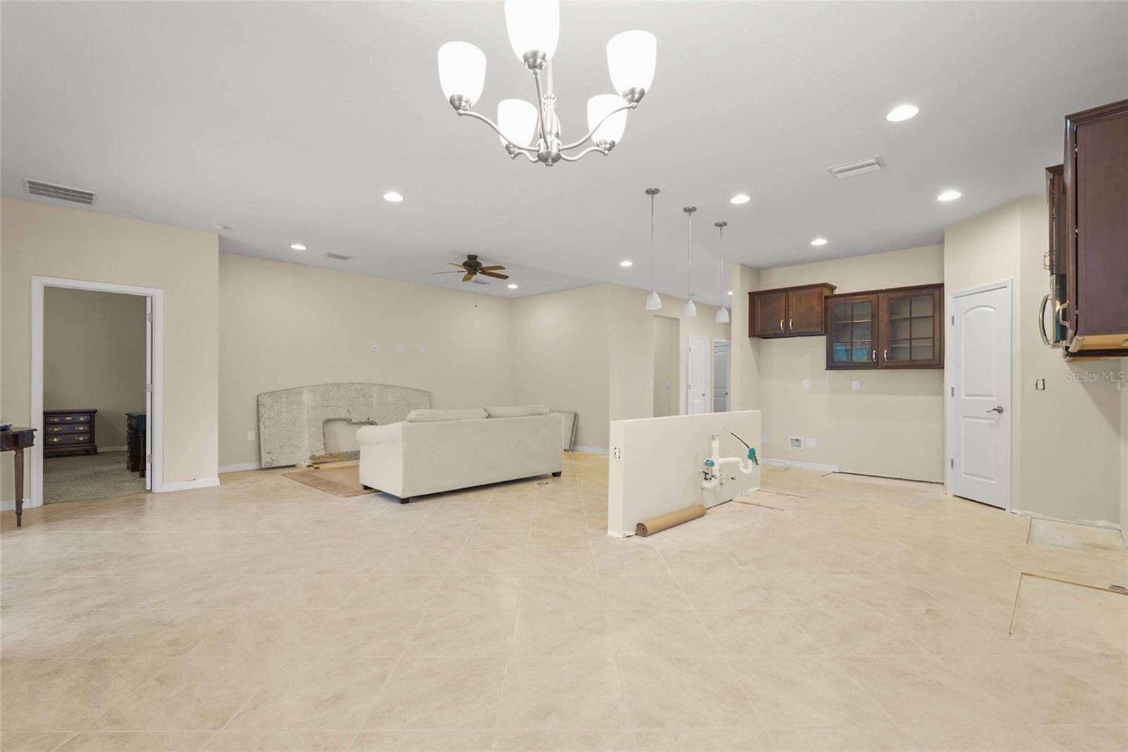 Image 18 of 66 For 2920 Oriole Drive