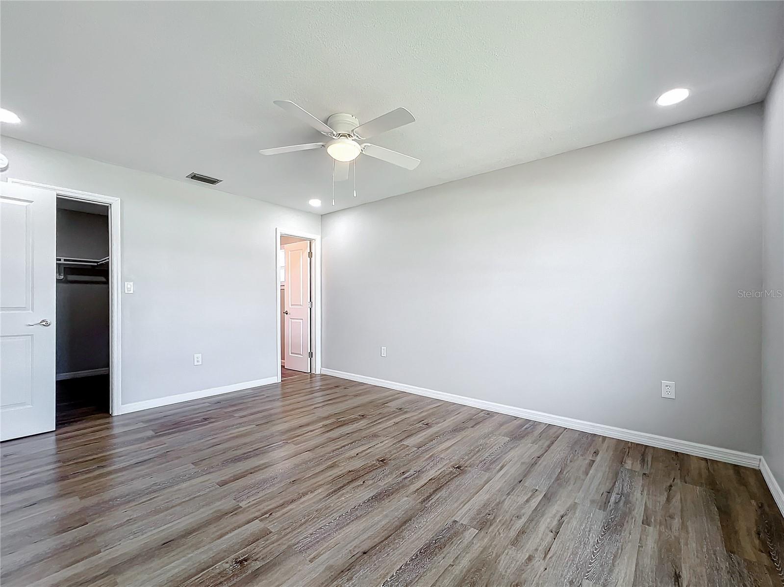 Image 28 of 39 For 13497 Bennett Drive