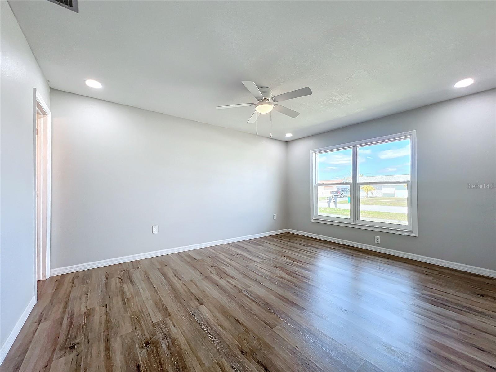 Image 29 of 39 For 13497 Bennett Drive