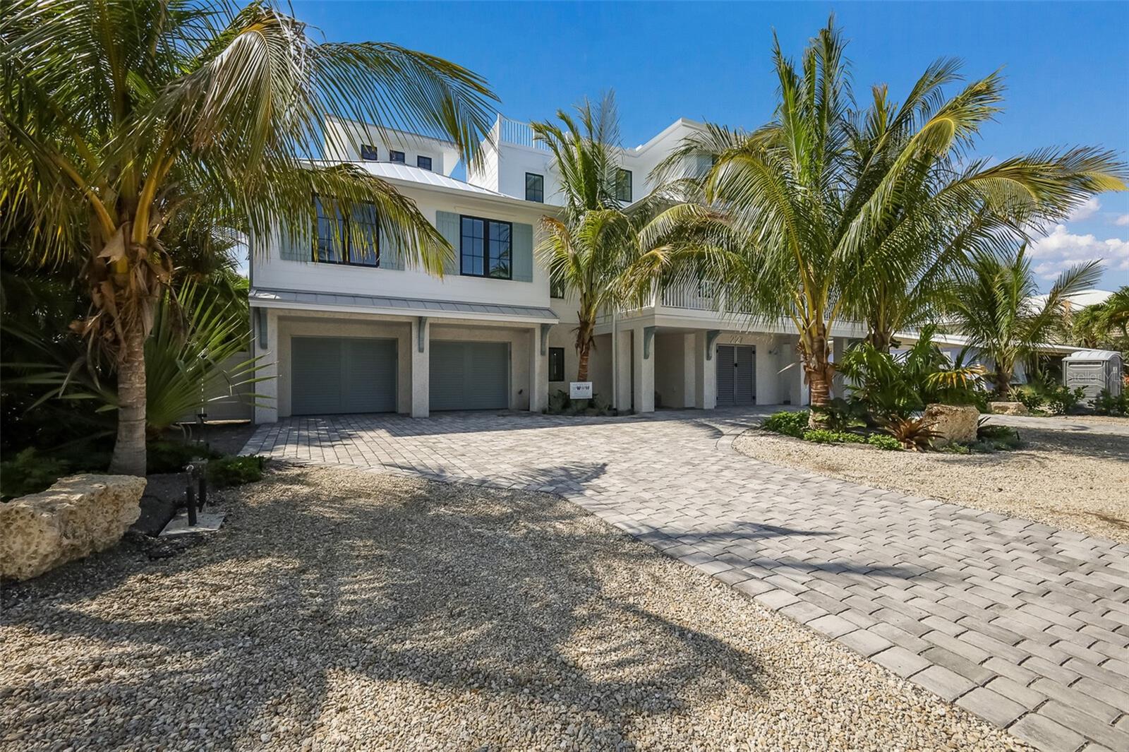 Image 4 of 80 For 227 Harbor Drive