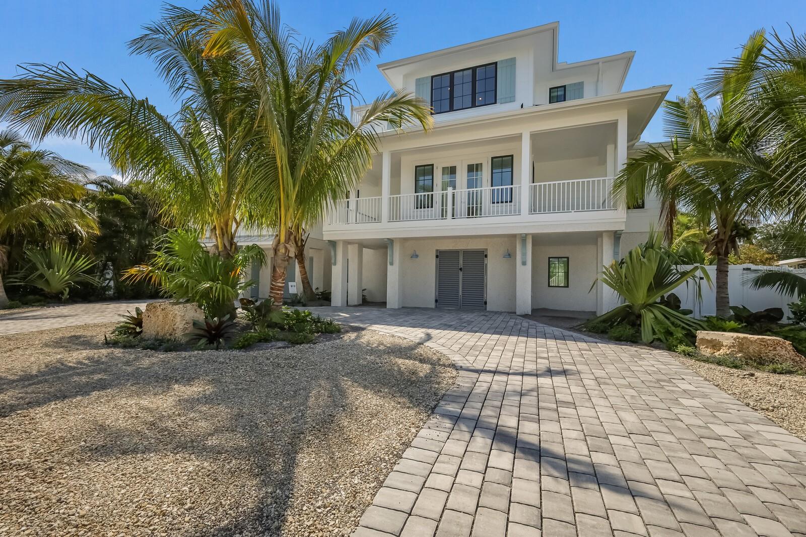 Image 8 of 80 For 227 Harbor Drive