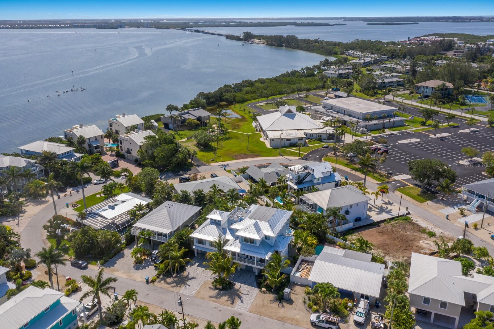 Image 9 of 80 For 227 Harbor Drive
