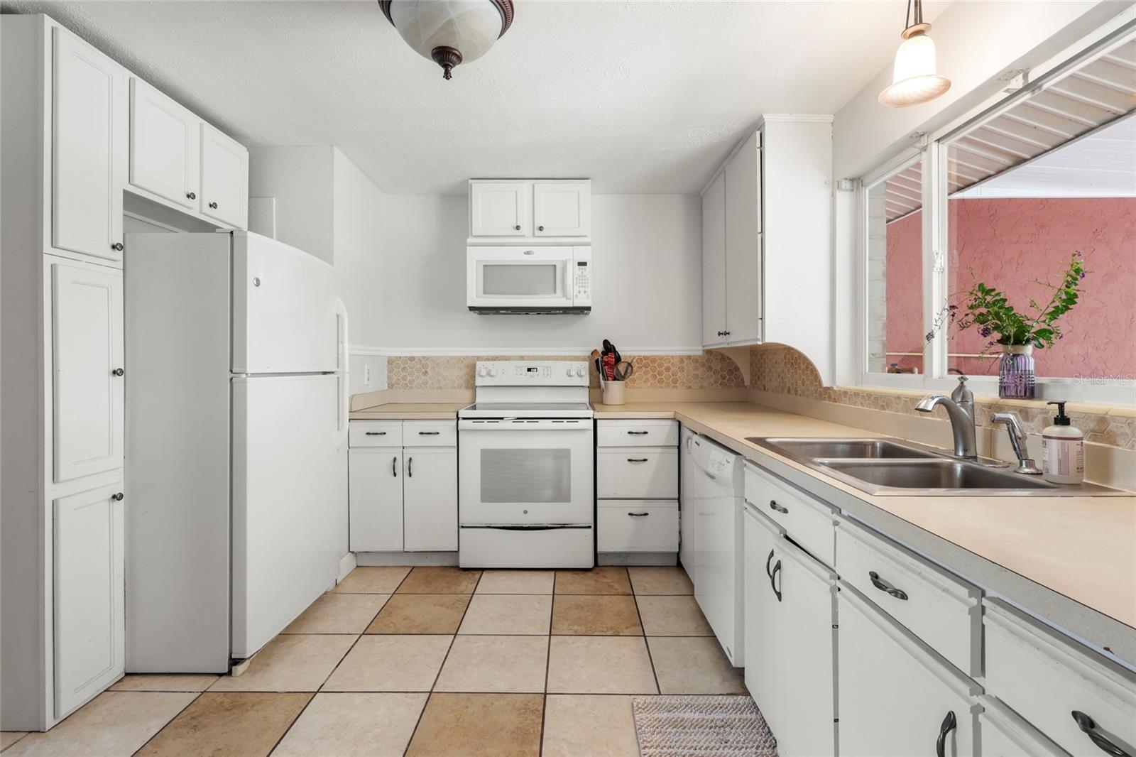 Image 4 of 27 For 846 42nd Street
