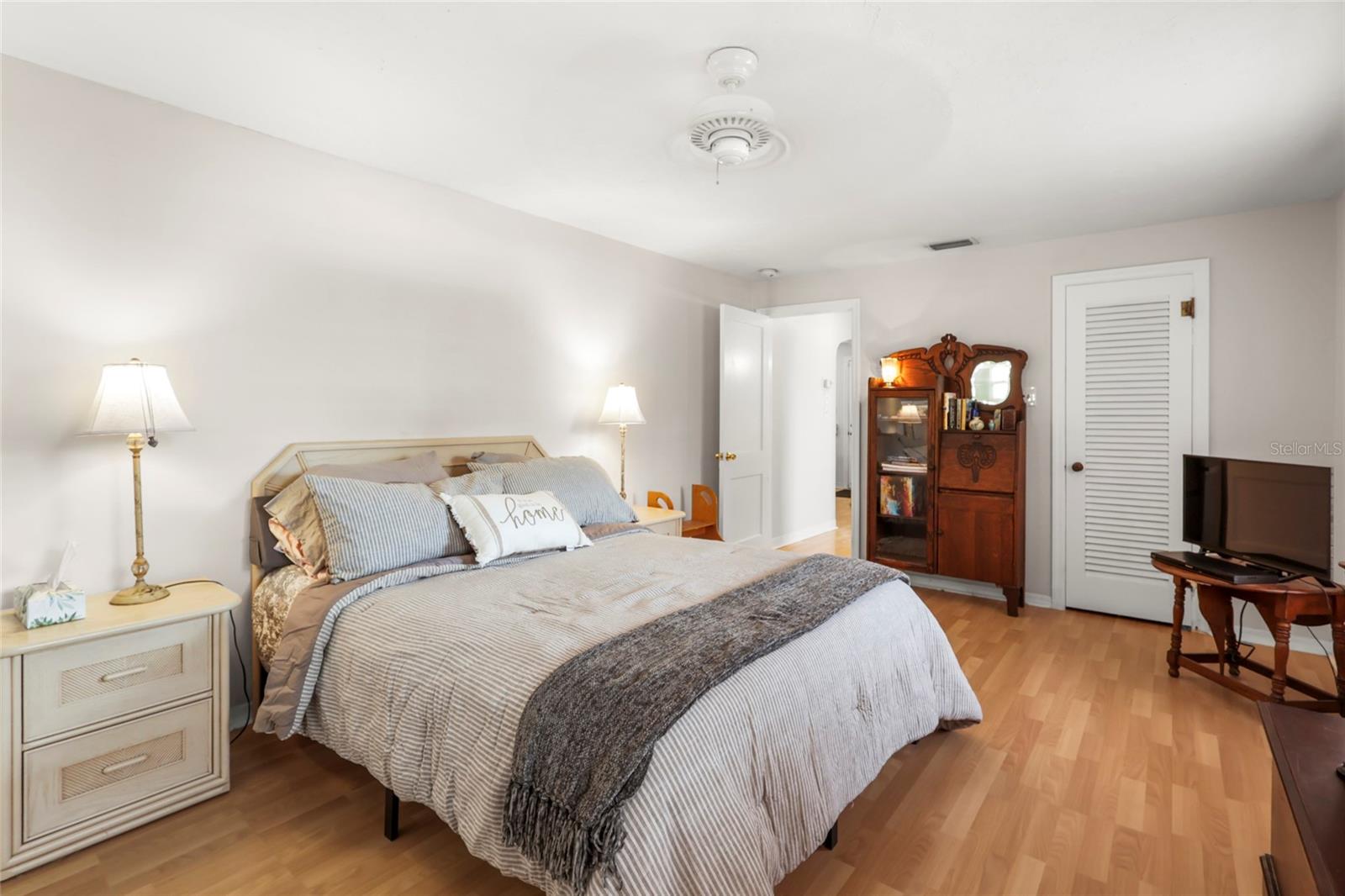 Image 7 of 27 For 846 42nd Street