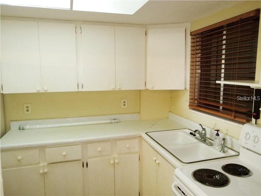 Image 7 of 8 For 4109 Lake Bayshore Drive 407