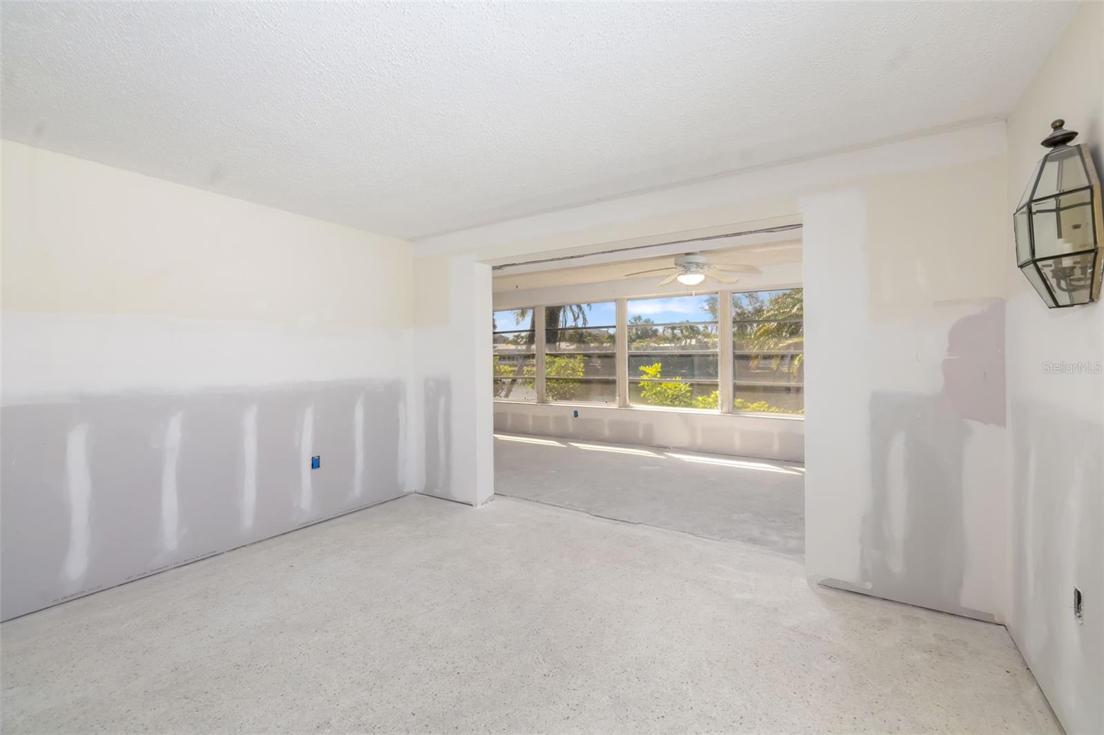 Image 10 of 34 For 564 Spanish Drive N