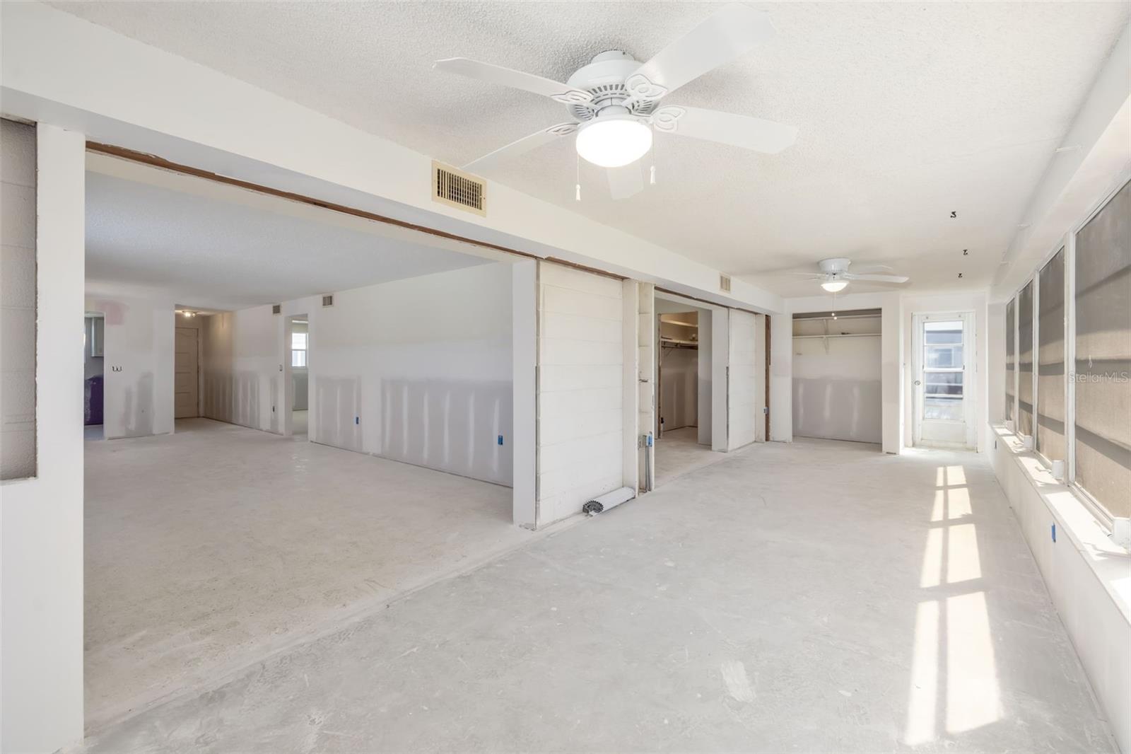 Image 12 of 34 For 564 Spanish Drive N