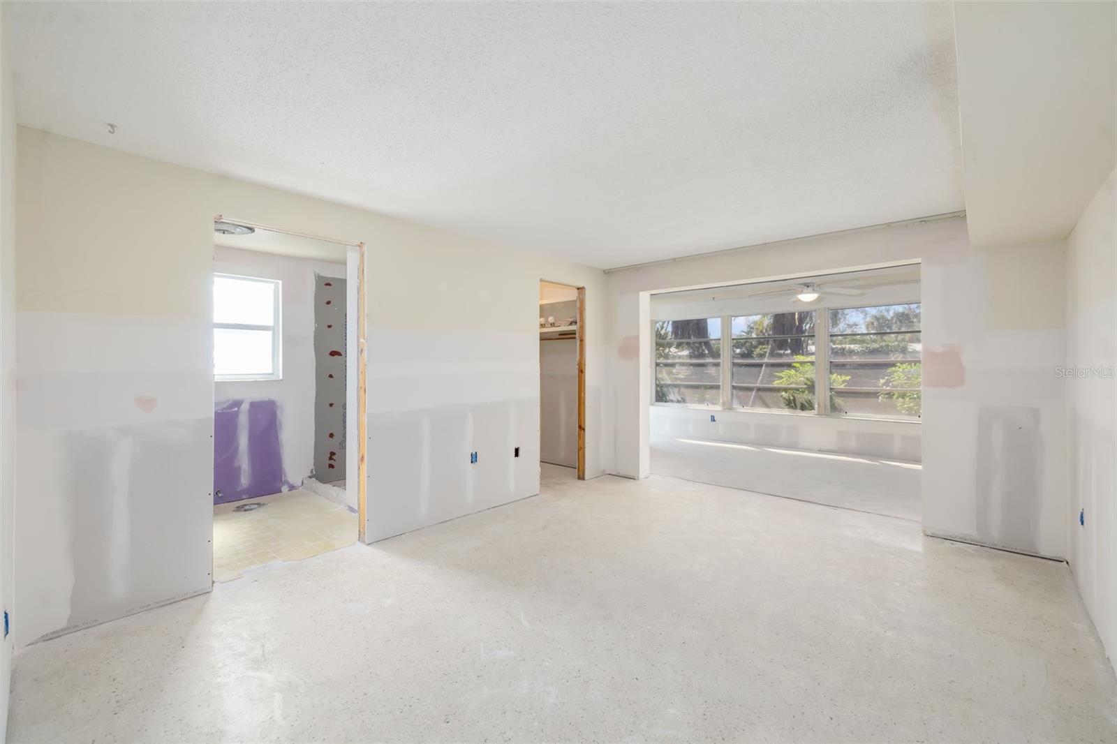 Image 13 of 34 For 564 Spanish Drive N