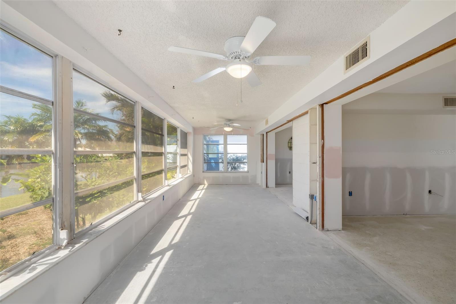 Image 15 of 34 For 564 Spanish Drive N