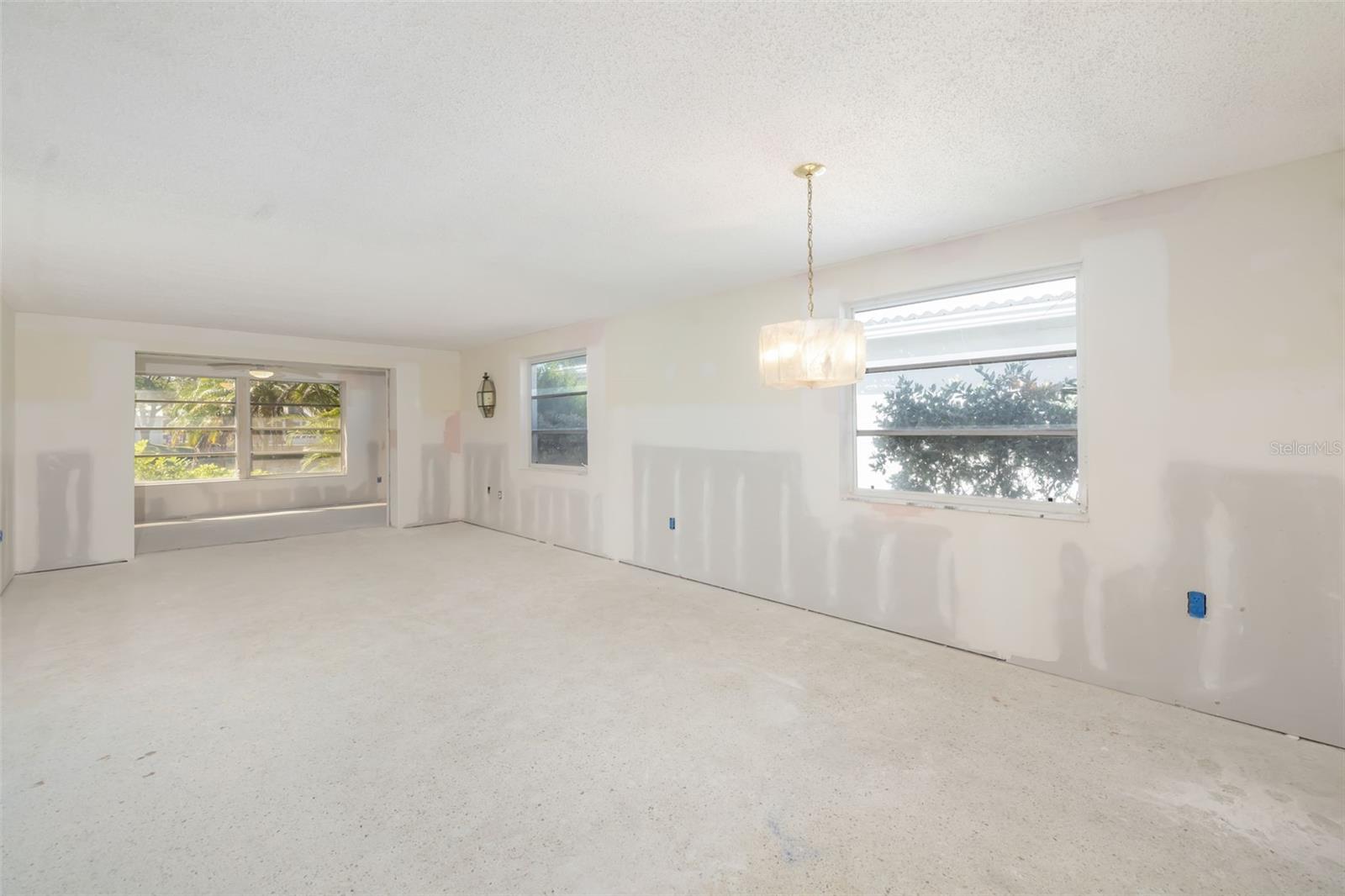 Image 8 of 34 For 564 Spanish Drive N
