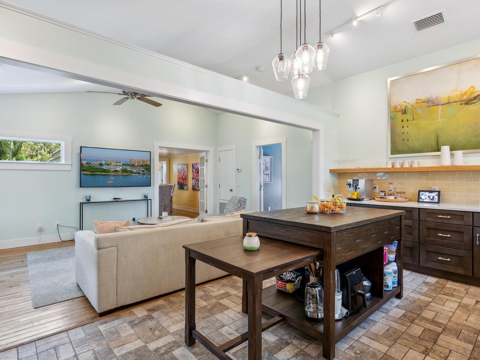Image 11 of 86 For 1732 6th Street
