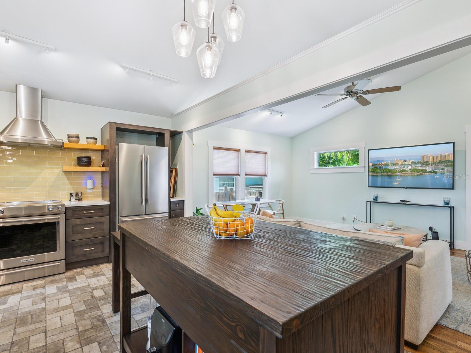 Image 17 of 86 For 1732 6th Street