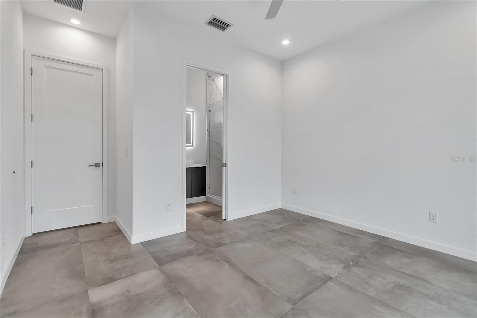Image 33 of 53 For 2124 Clematis Place