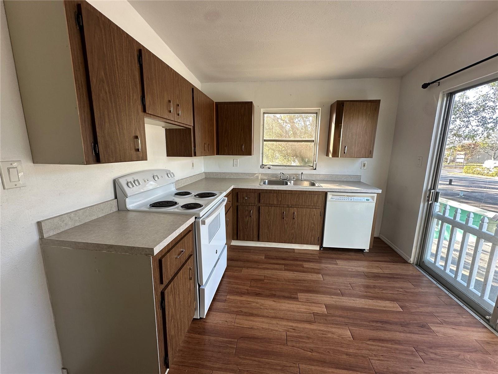 Image 20 of 47 For 704 38th Street W