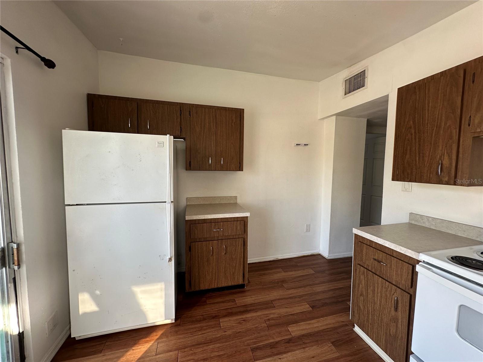 Image 23 of 47 For 704 38th Street W