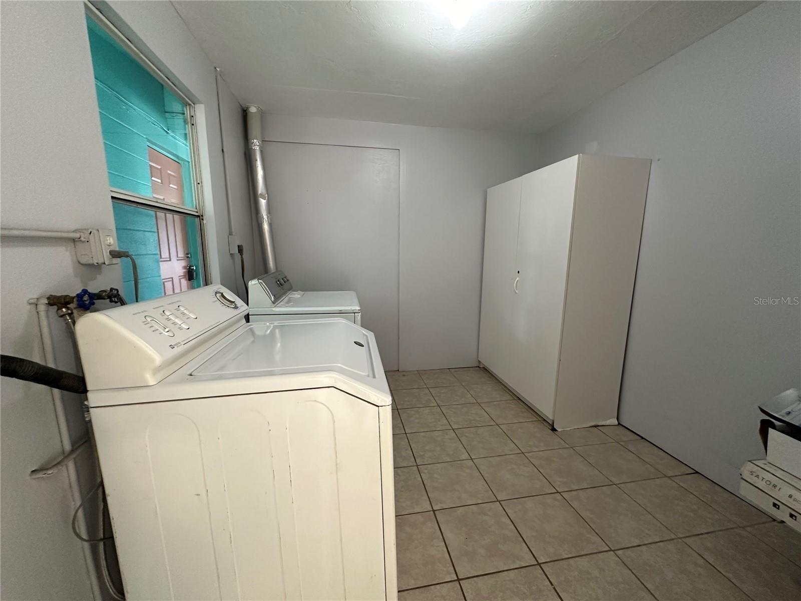 Image 43 of 47 For 704 38th Street W