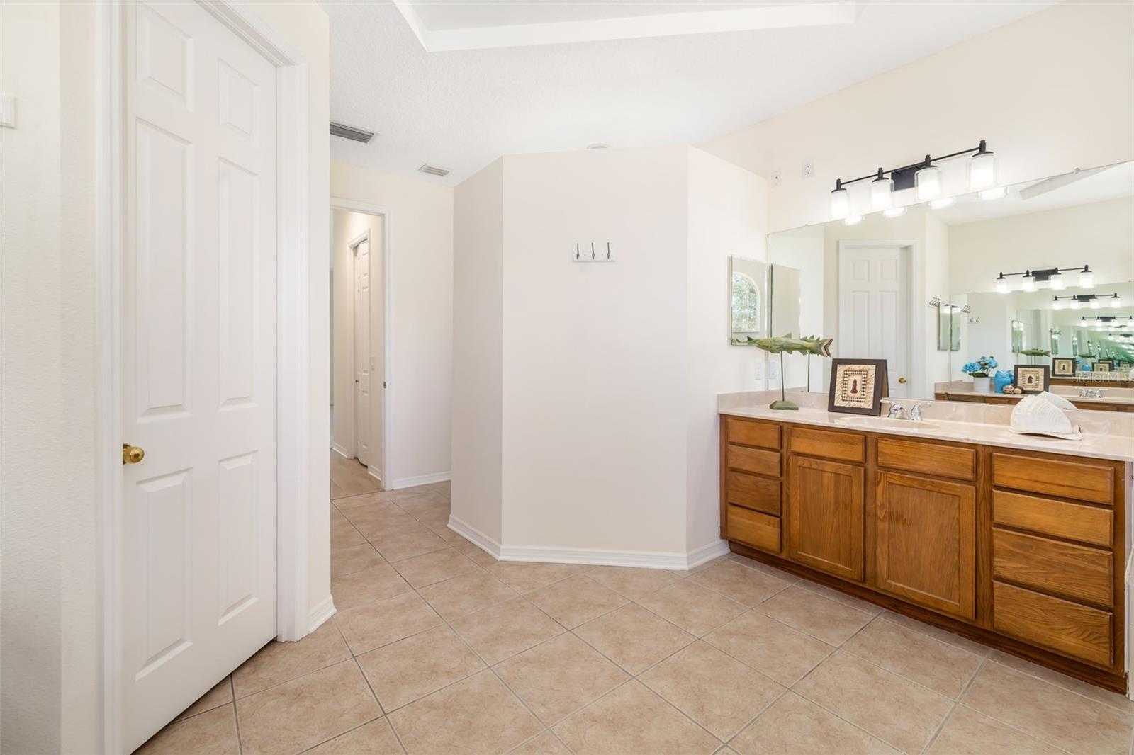 Image 17 of 81 For 7727 Heyward Circle