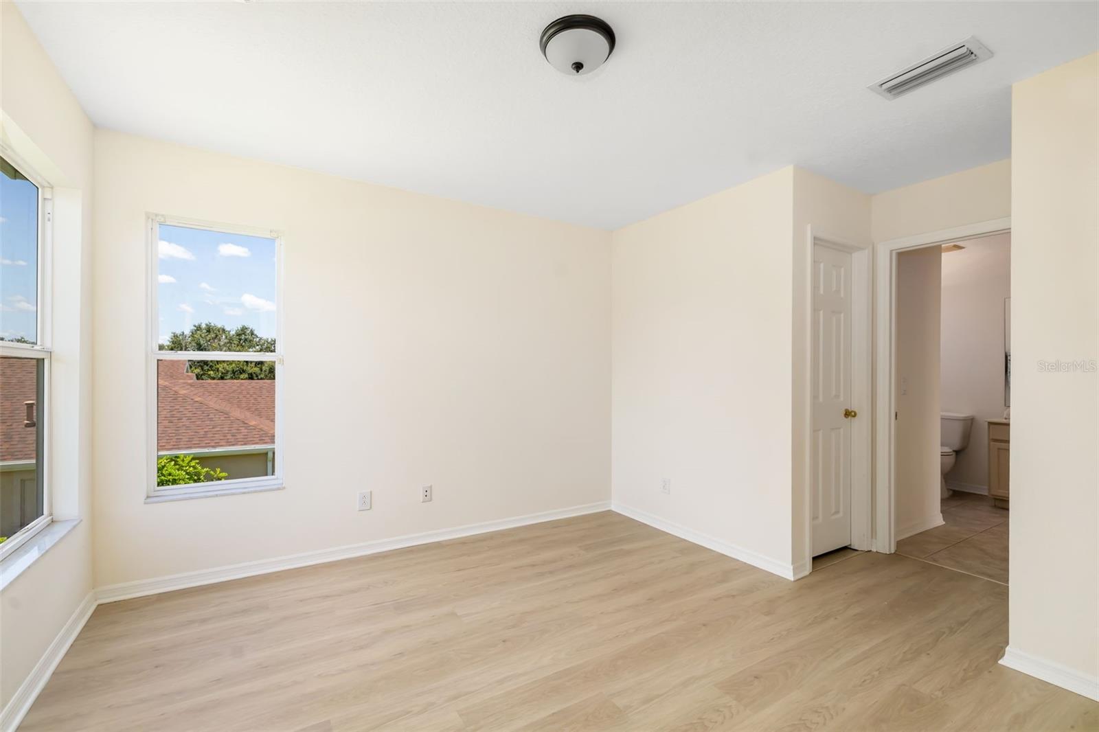 Image 21 of 81 For 7727 Heyward Circle