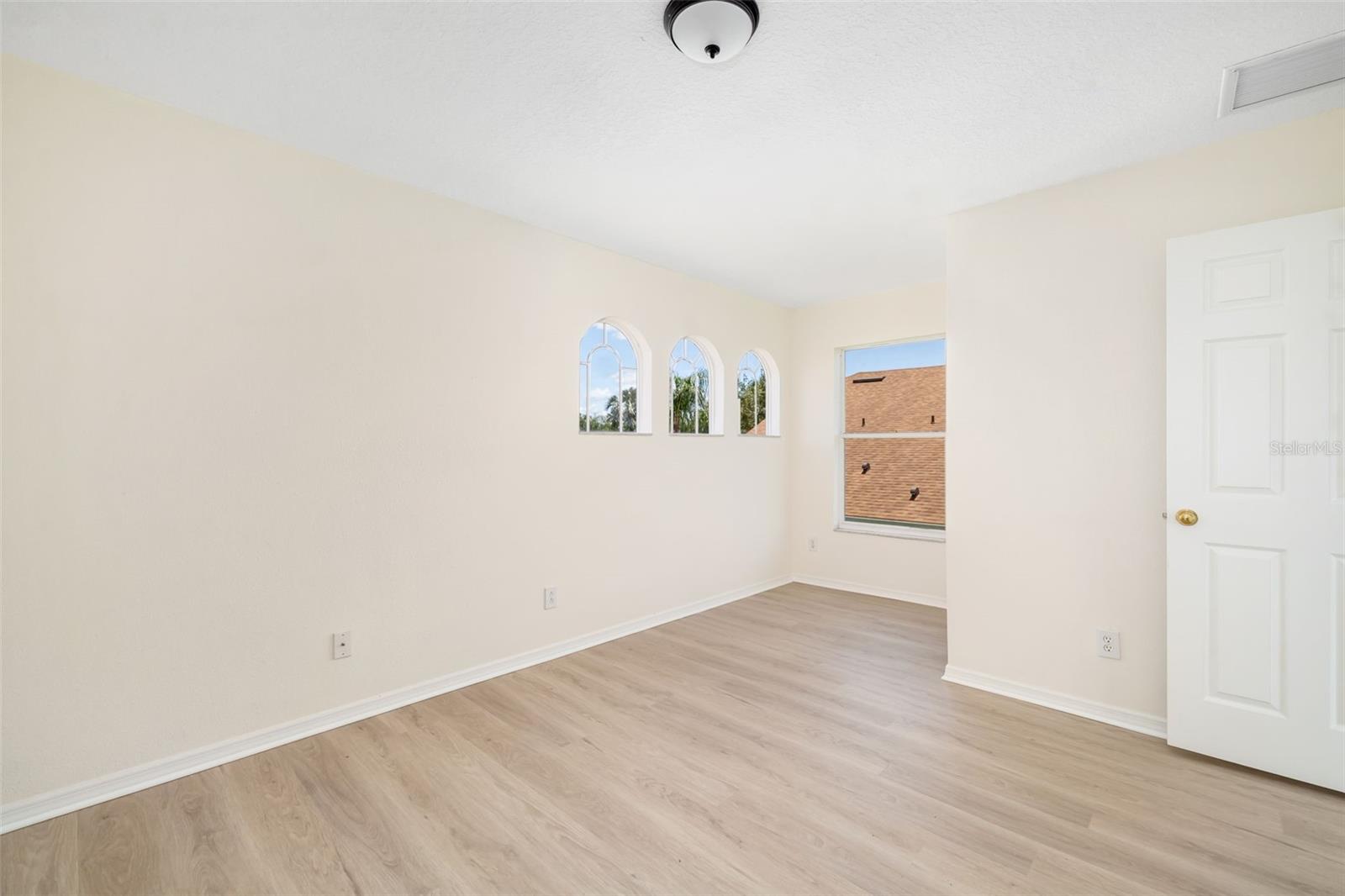 Image 23 of 81 For 7727 Heyward Circle