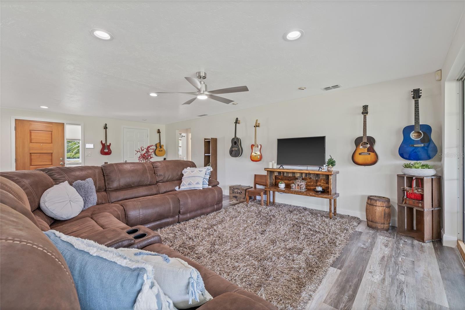 Image 18 of 51 For 336 Highland Shores Dr