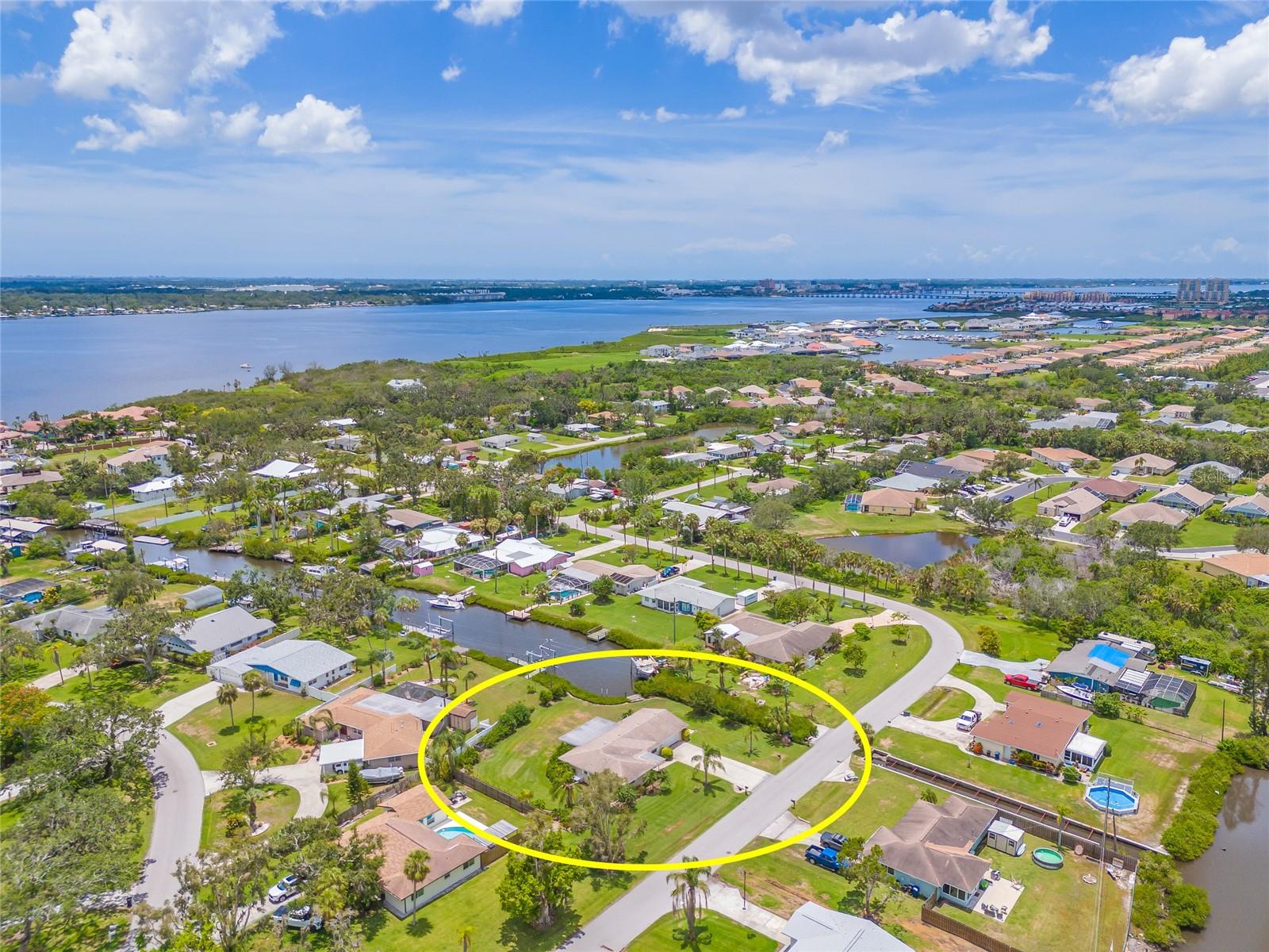 Image 3 of 51 For 336 Highland Shores Dr
