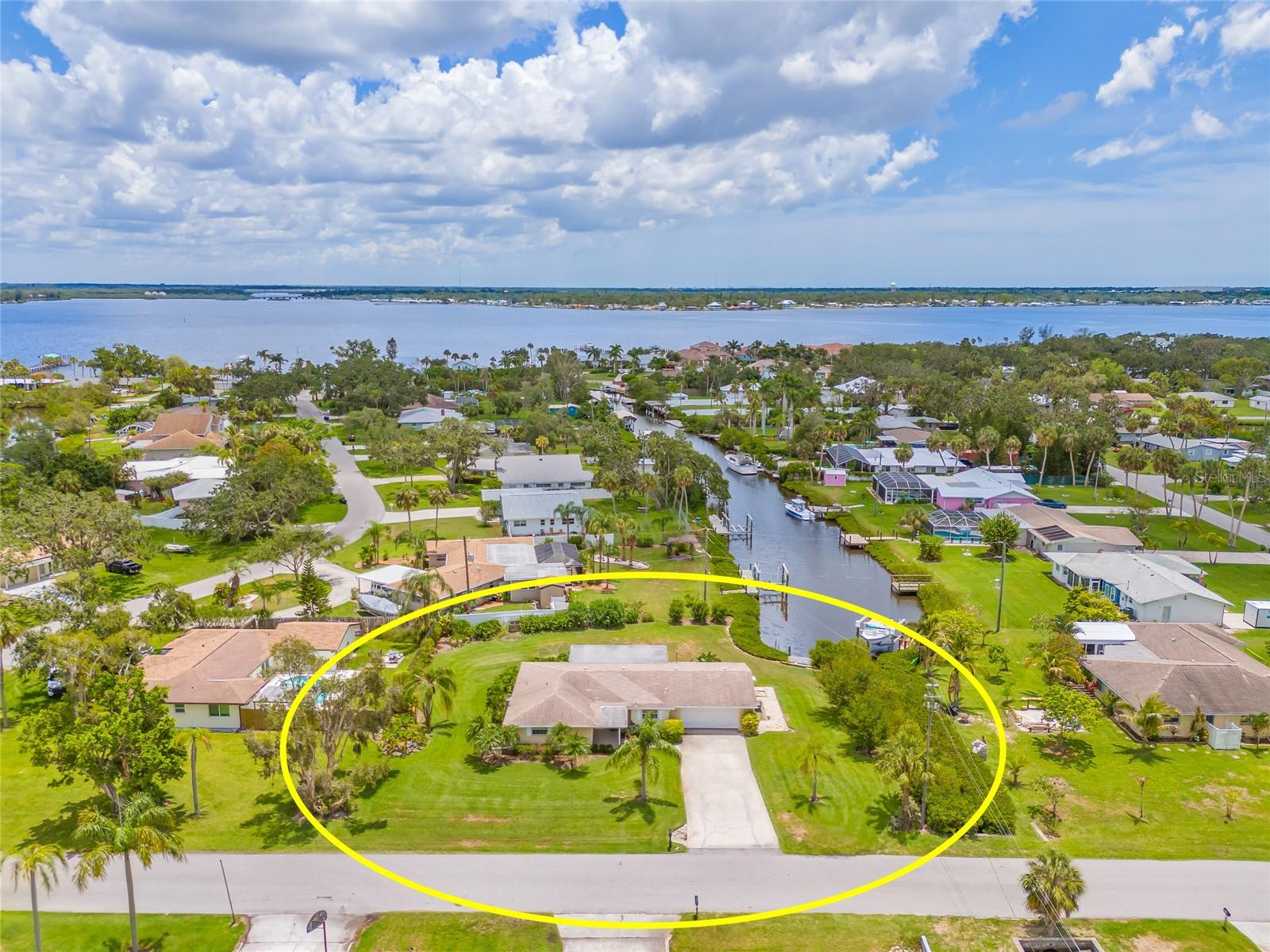 Image 4 of 51 For 336 Highland Shores Dr