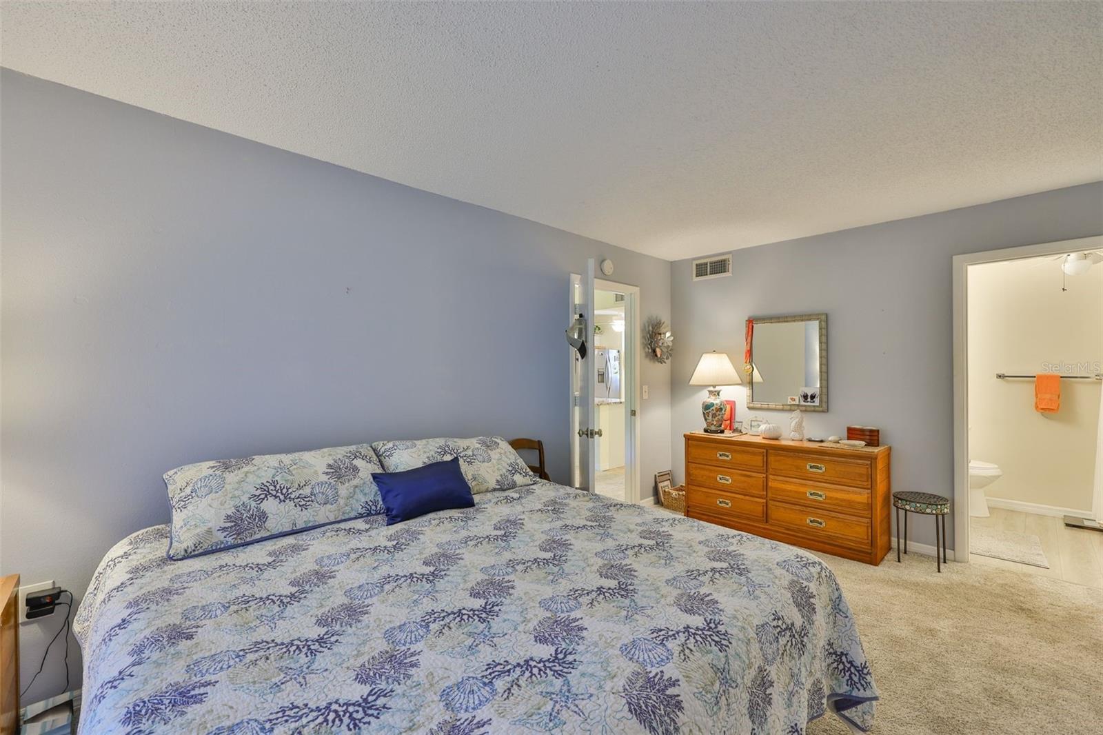 Image 10 of 32 For 548 Lakeside Drive 0