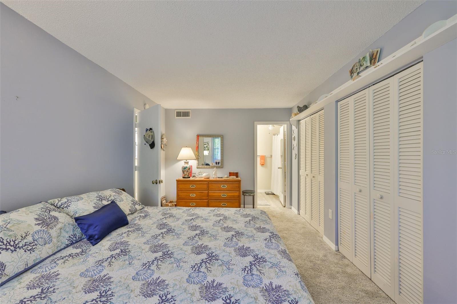 Image 11 of 32 For 548 Lakeside Drive 0