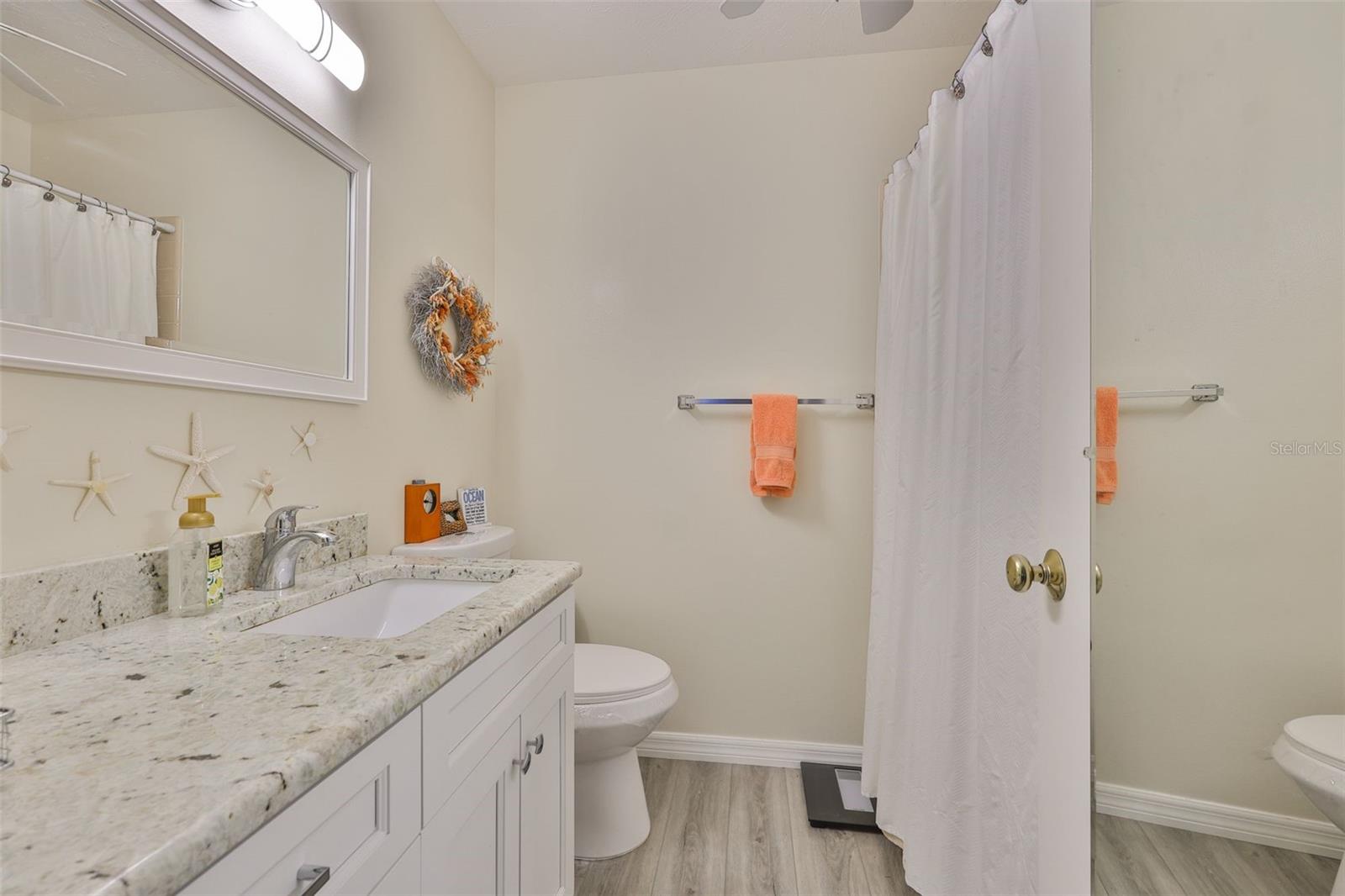 Image 12 of 32 For 548 Lakeside Drive 0
