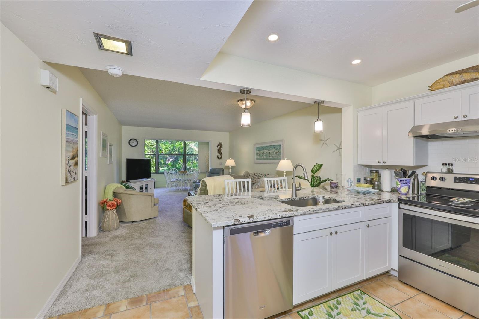 Image 13 of 32 For 548 Lakeside Drive 0