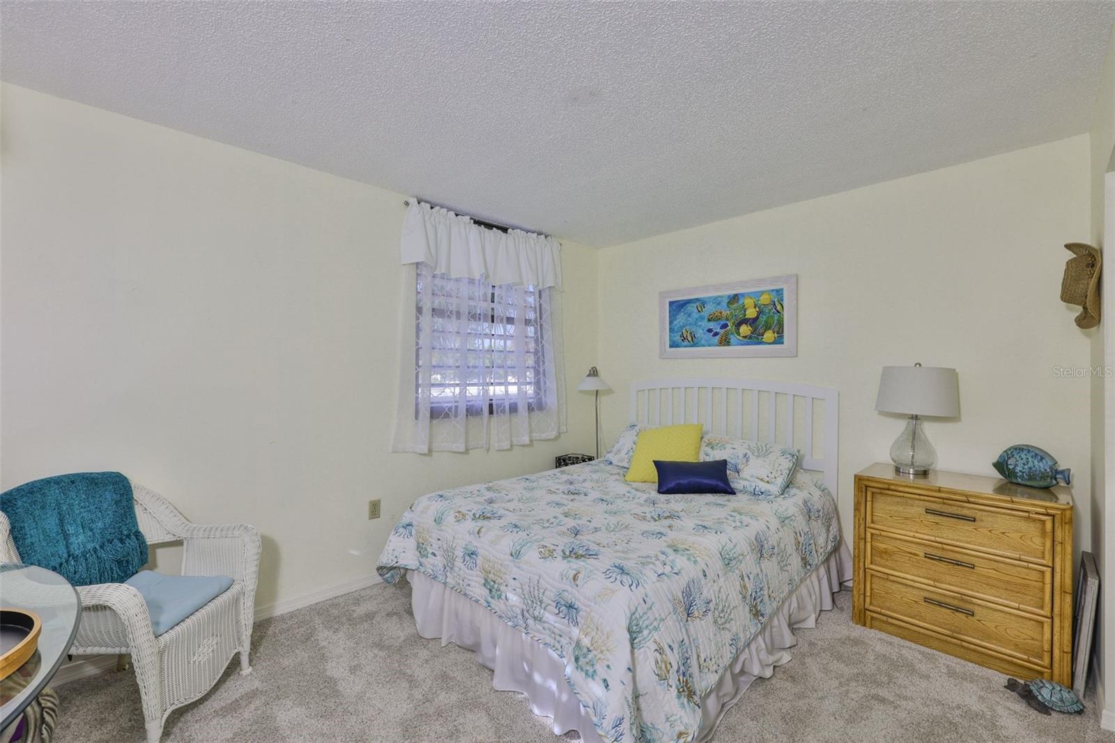 Image 5 of 32 For 548 Lakeside Drive 0