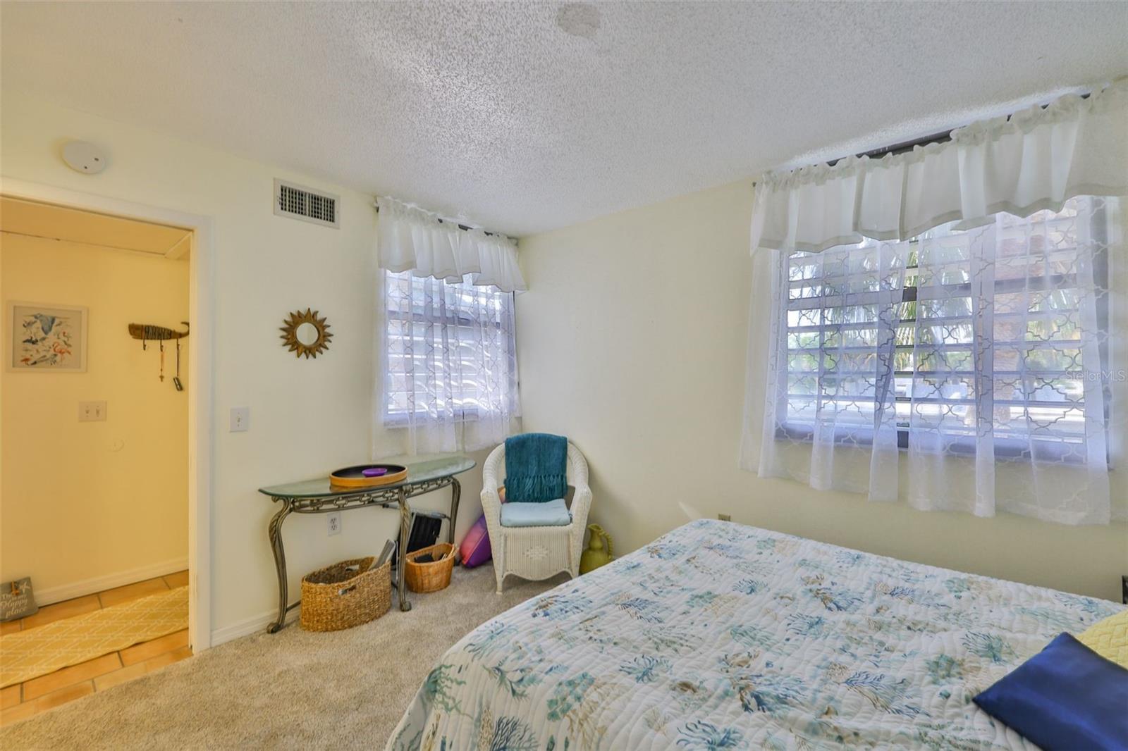 Image 7 of 32 For 548 Lakeside Drive 0