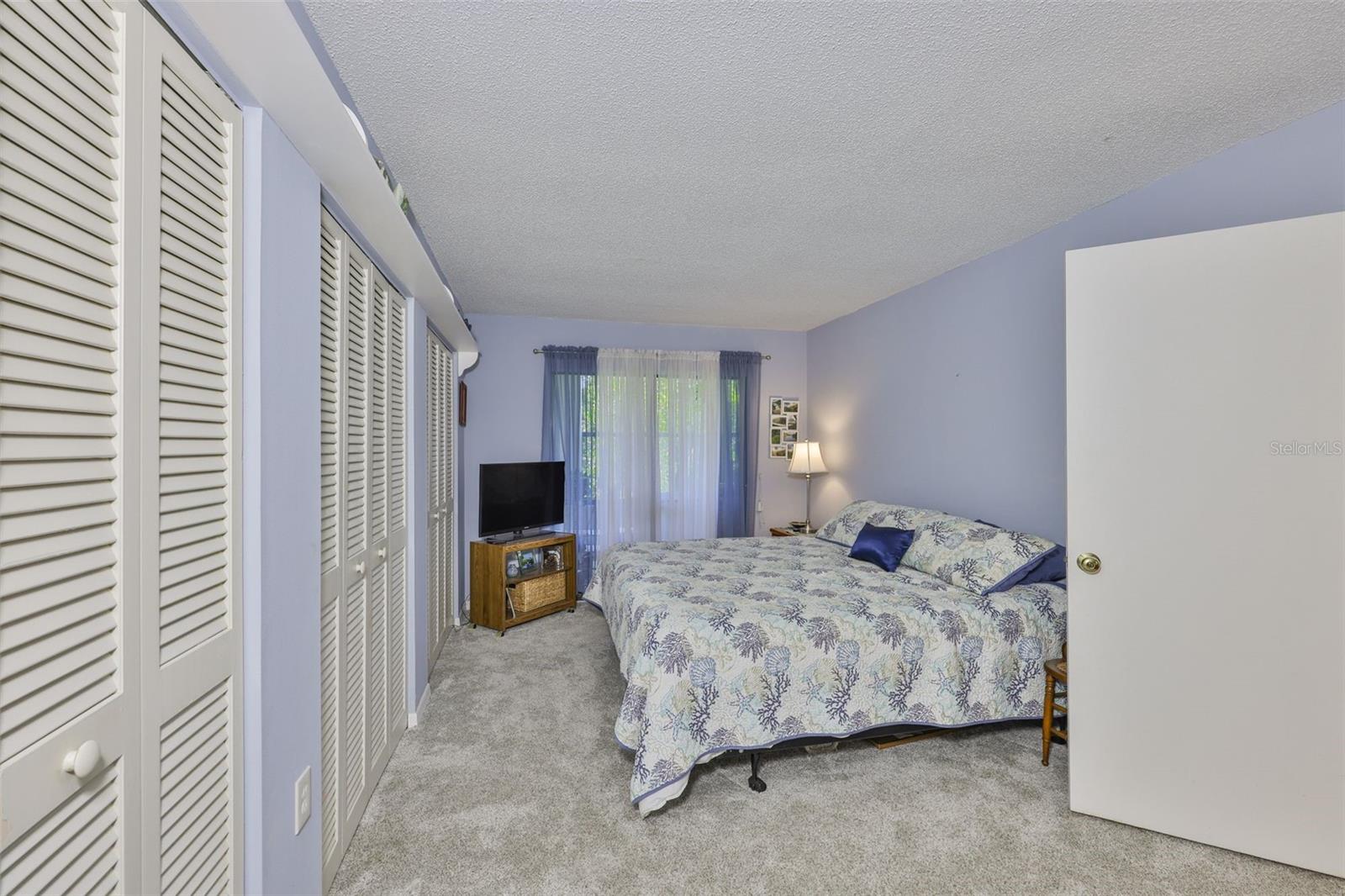 Image 8 of 32 For 548 Lakeside Drive 0