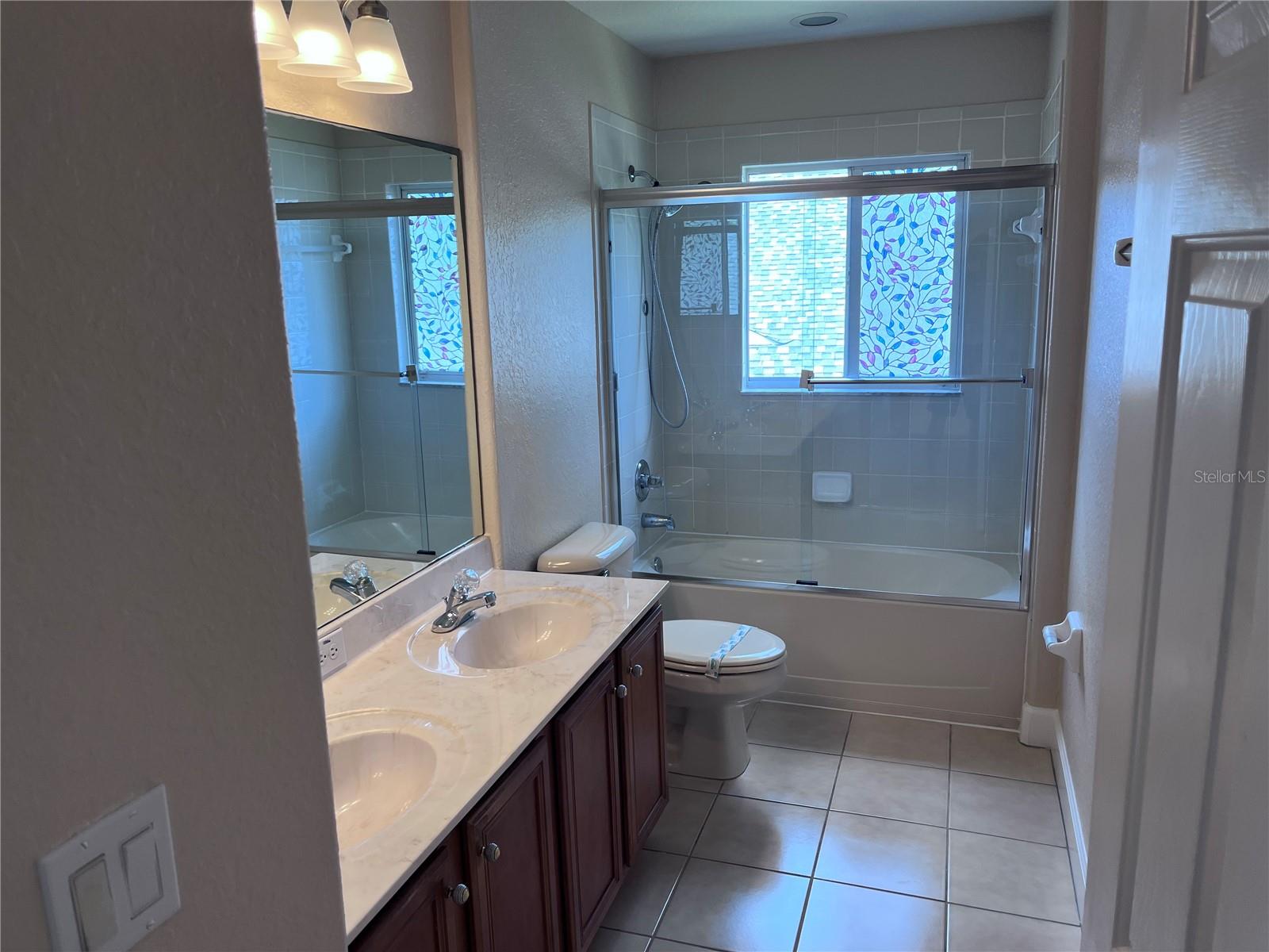 Listing photo id 13 for 4401 85th Avenue Circle E