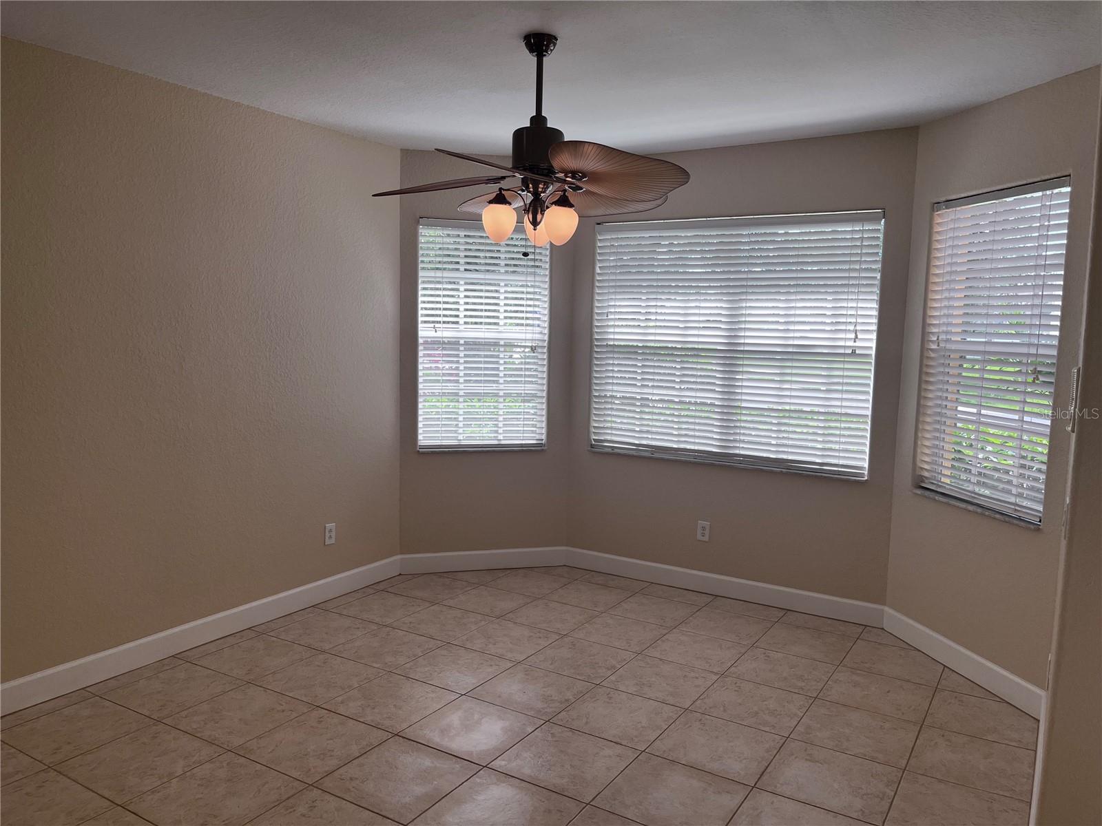 Listing photo id 0 for 4401 85th Avenue Circle E
