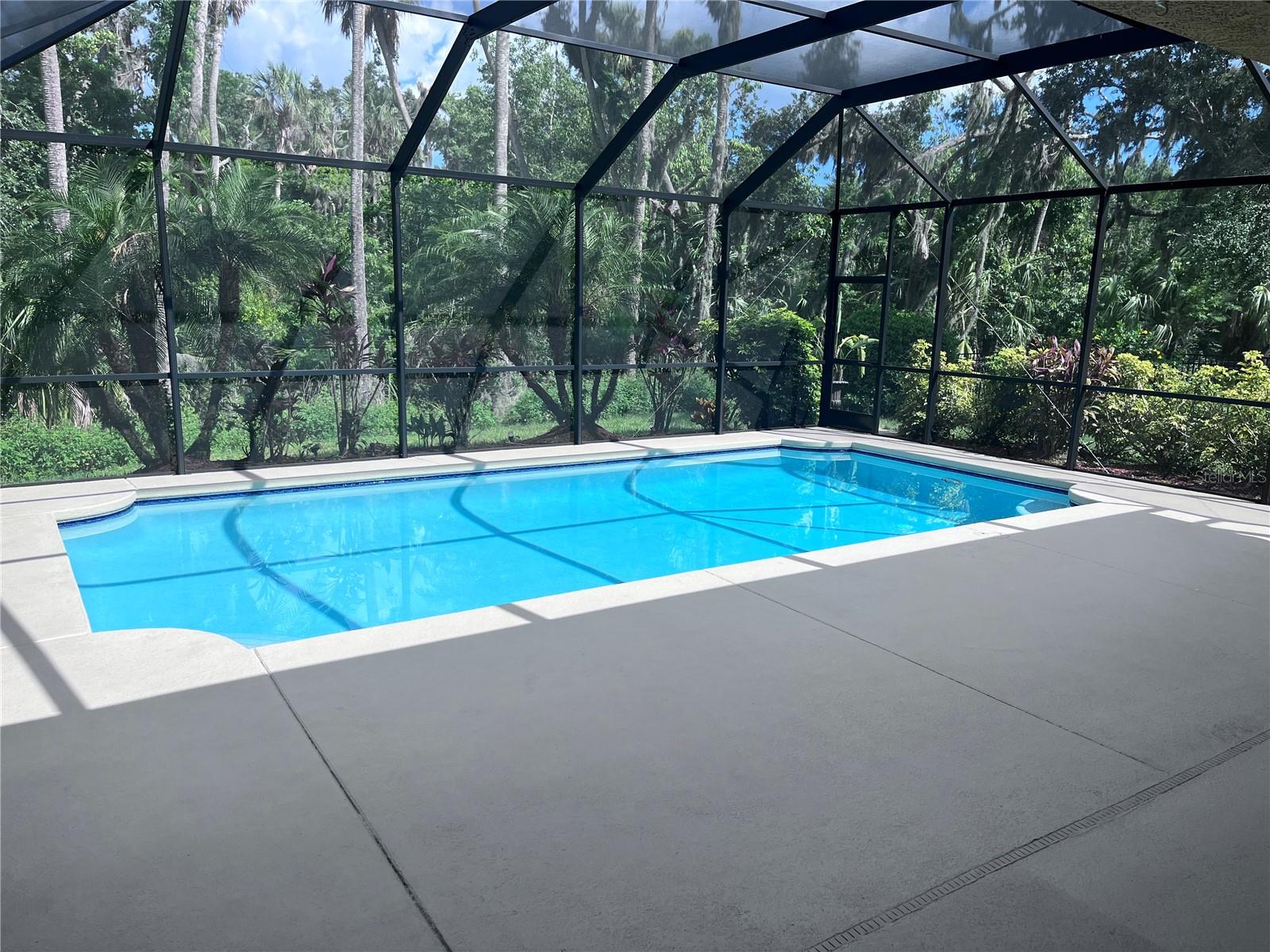 Listing photo id 18 for 4401 85th Avenue Circle E