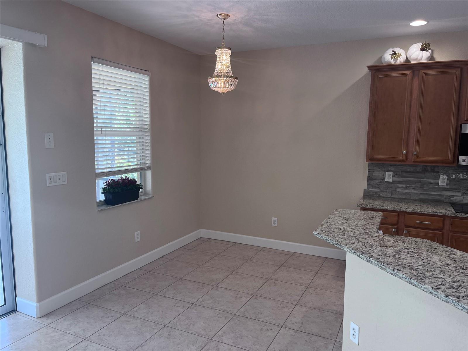 Listing photo id 4 for 4401 85th Avenue Circle E