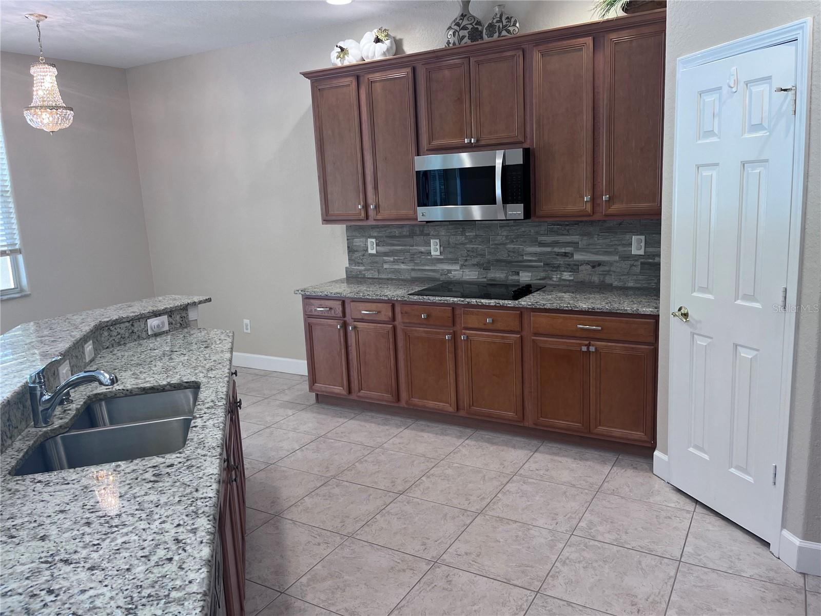 Listing photo id 6 for 4401 85th Avenue Circle E
