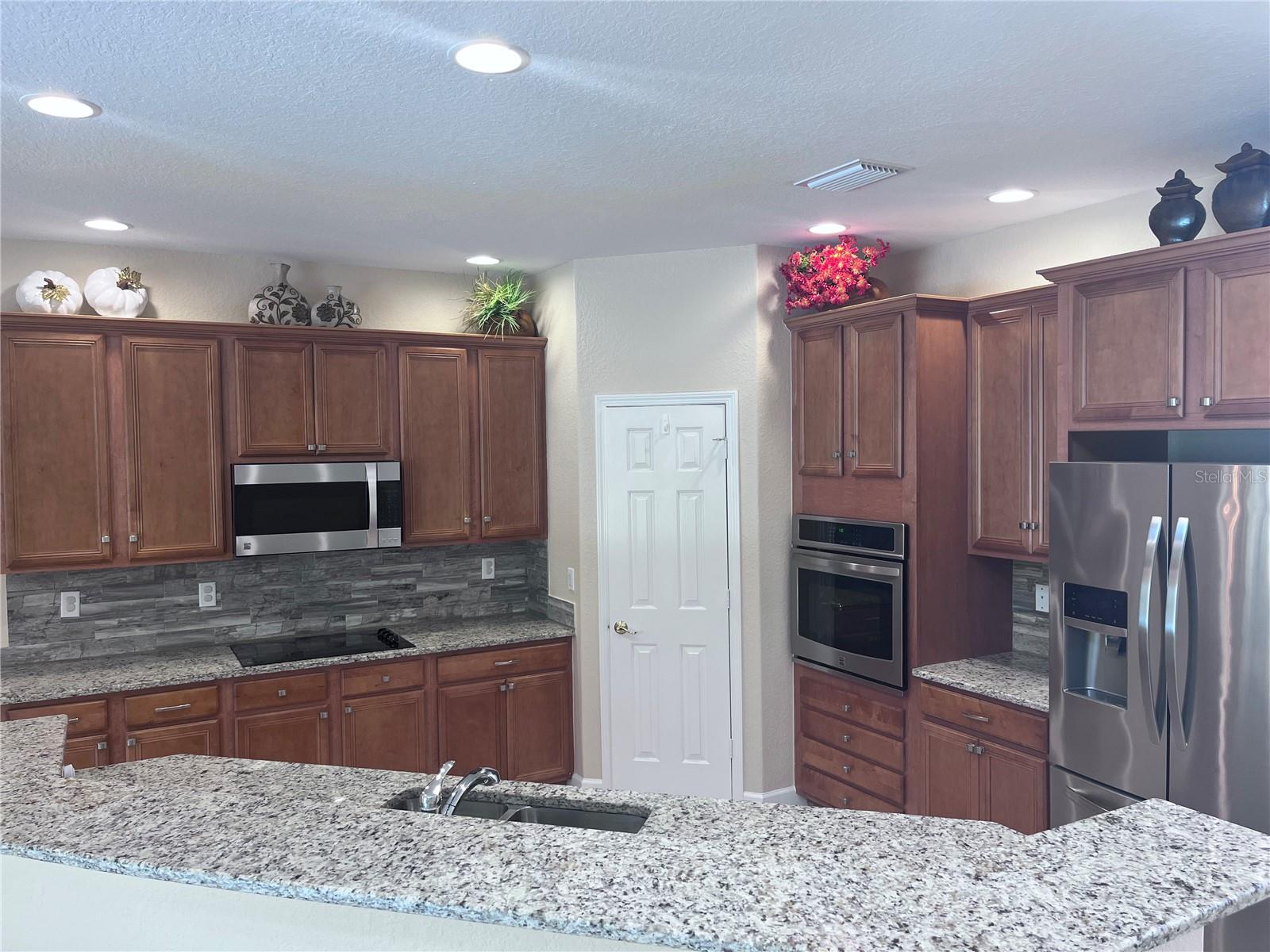Listing photo id 7 for 4401 85th Avenue Circle E
