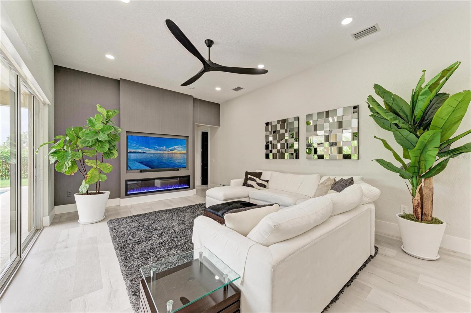 Image 19 of 58 For 12814 Daisy Place