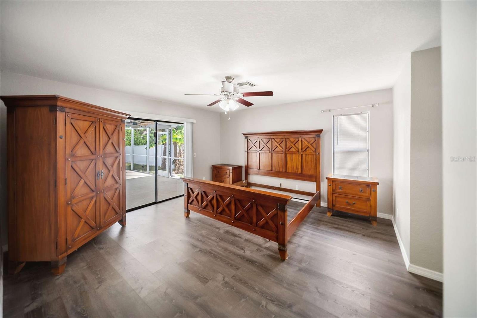 Image 24 of 48 For 16834 Toledo Blade Boulevard