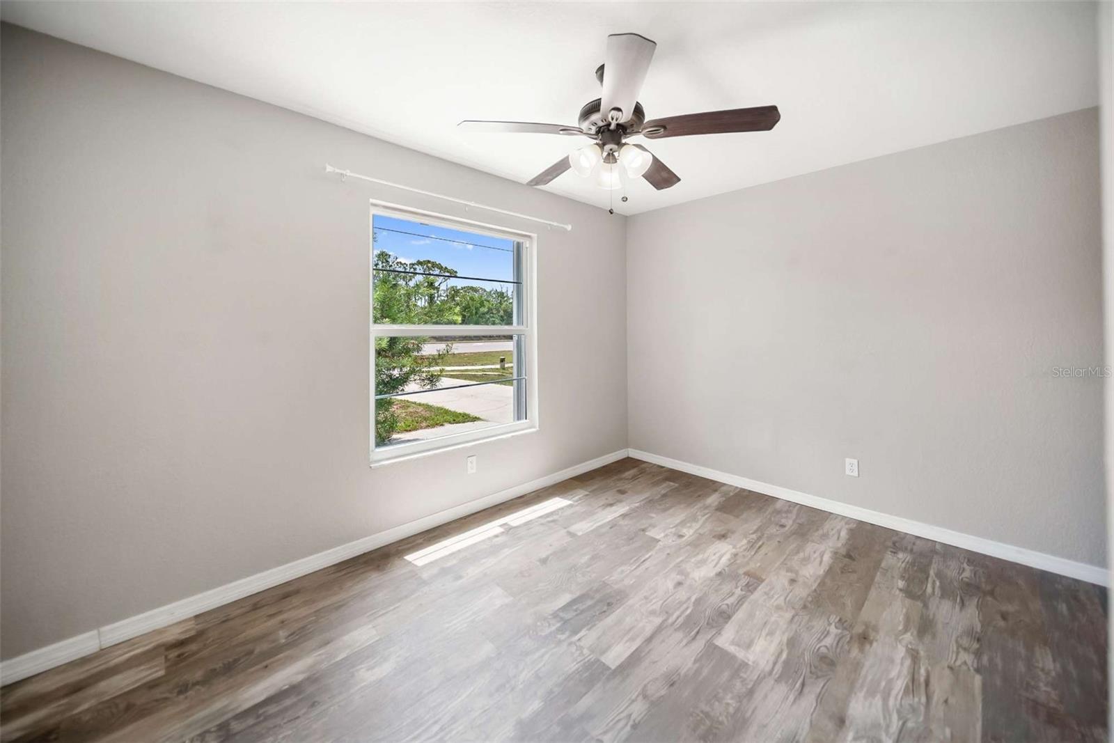 Image 32 of 48 For 16834 Toledo Blade Boulevard
