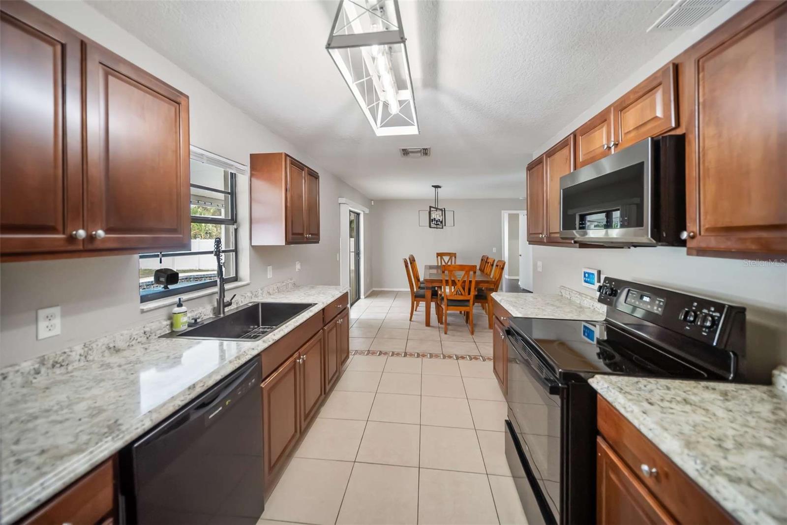 Image 42 of 48 For 16834 Toledo Blade Boulevard