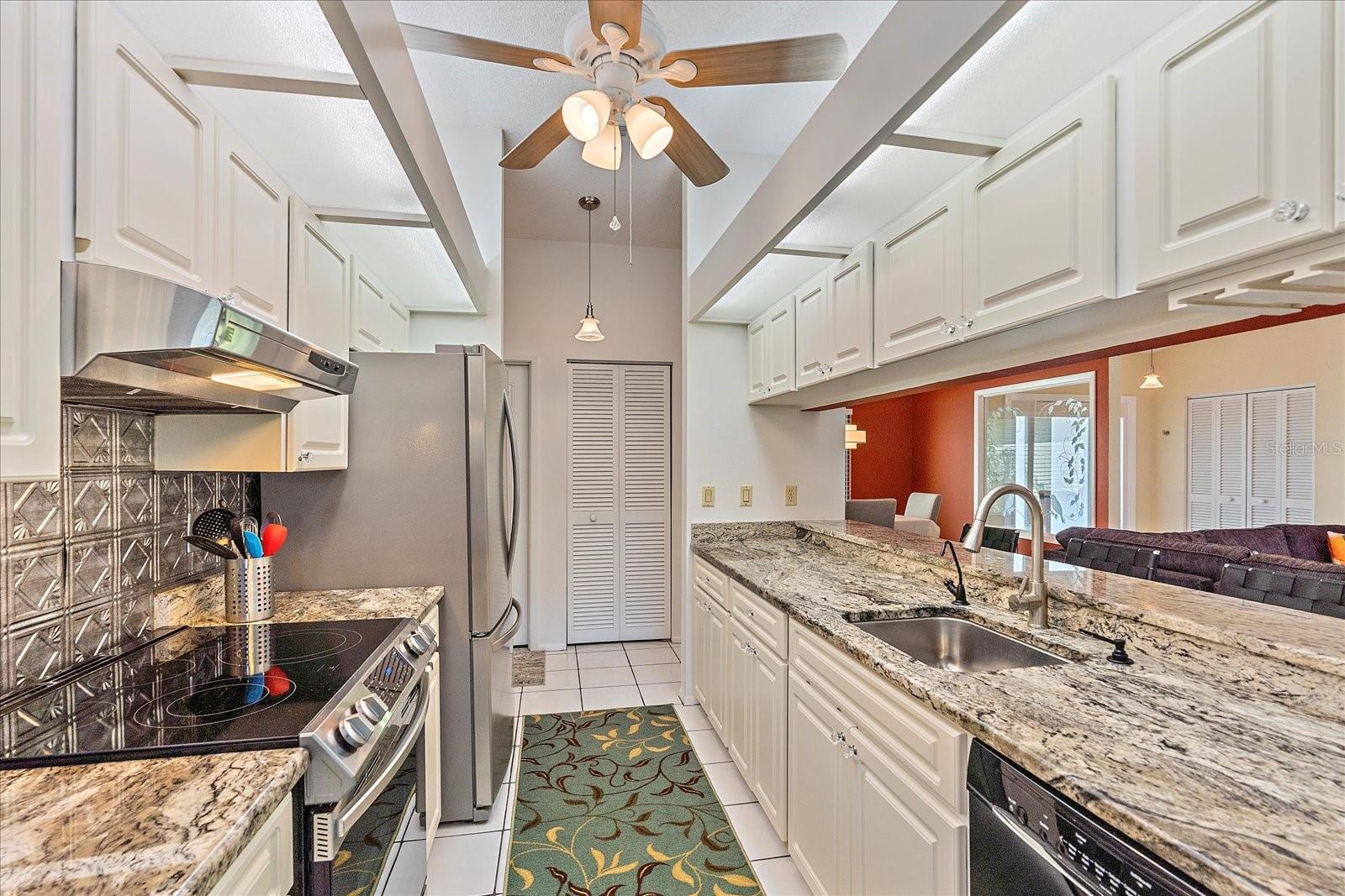 Image 25 of 35 For 4814 Country Oaks Boulevard