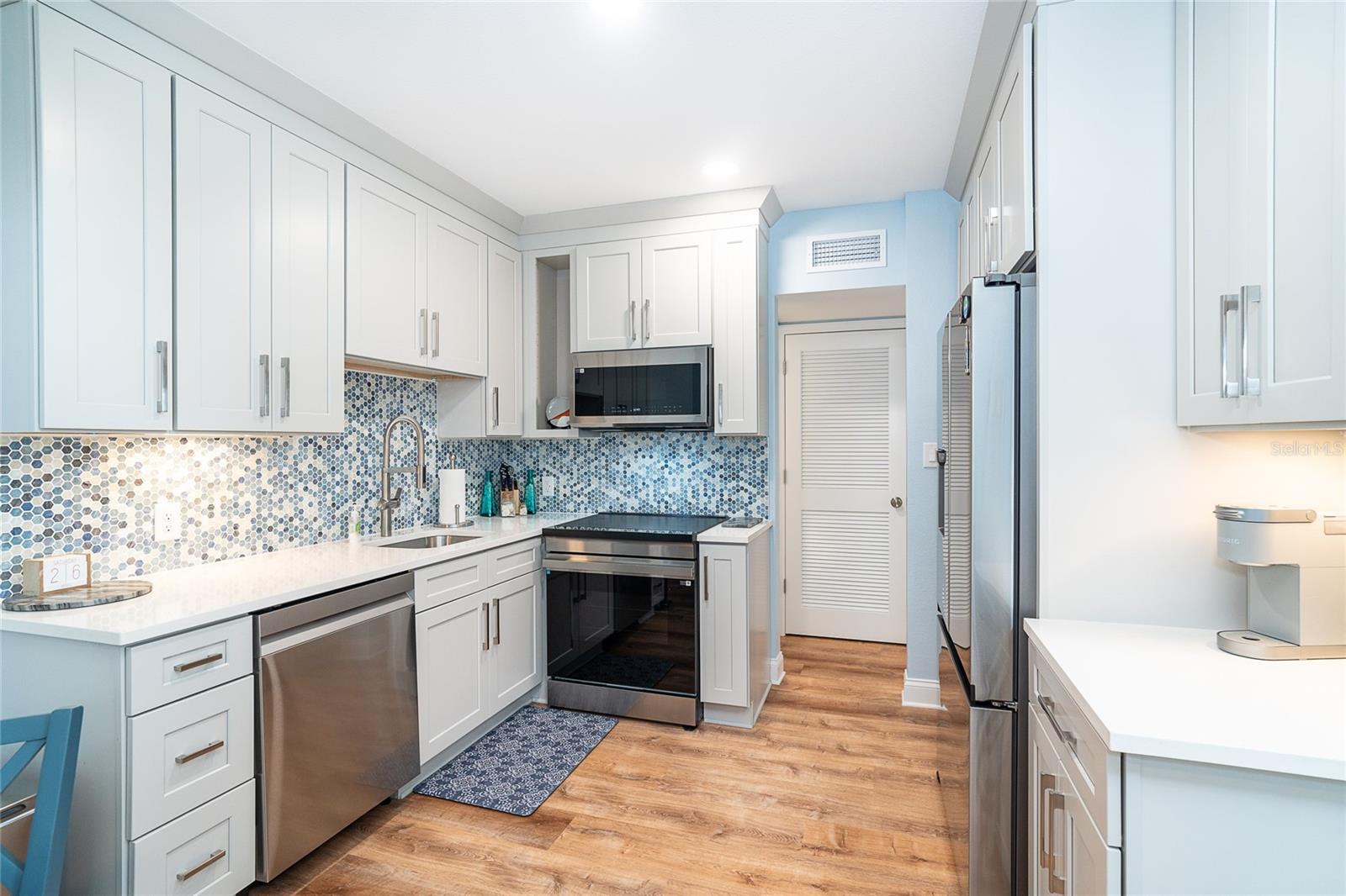 Image 6 of 49 For 6005 Beach Road 16