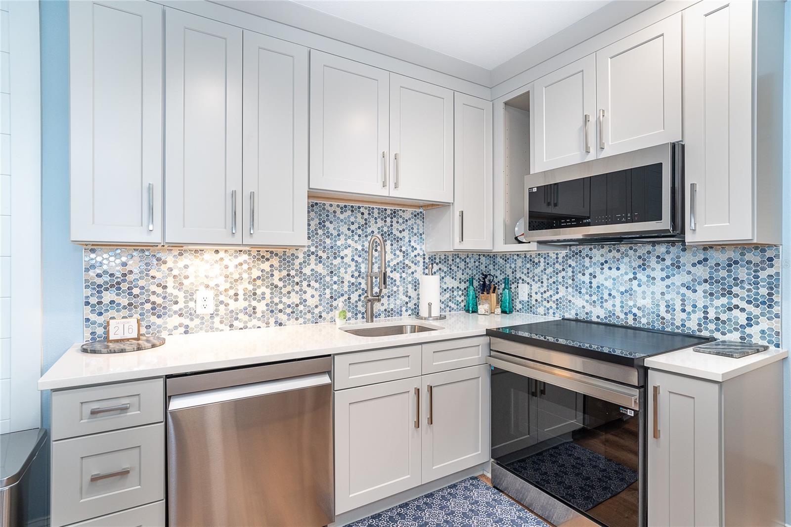 Image 7 of 49 For 6005 Beach Road 16
