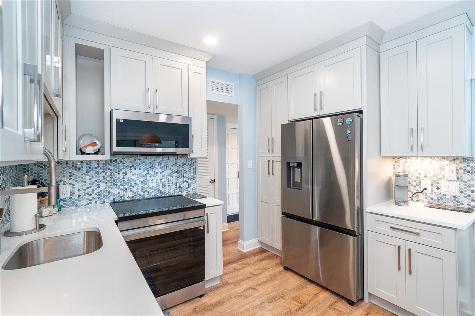 Image 8 of 49 For 6005 Beach Road 16
