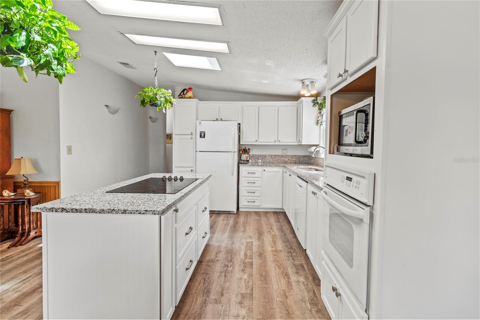 Listing photo id 10 for 83 Eagle Circle