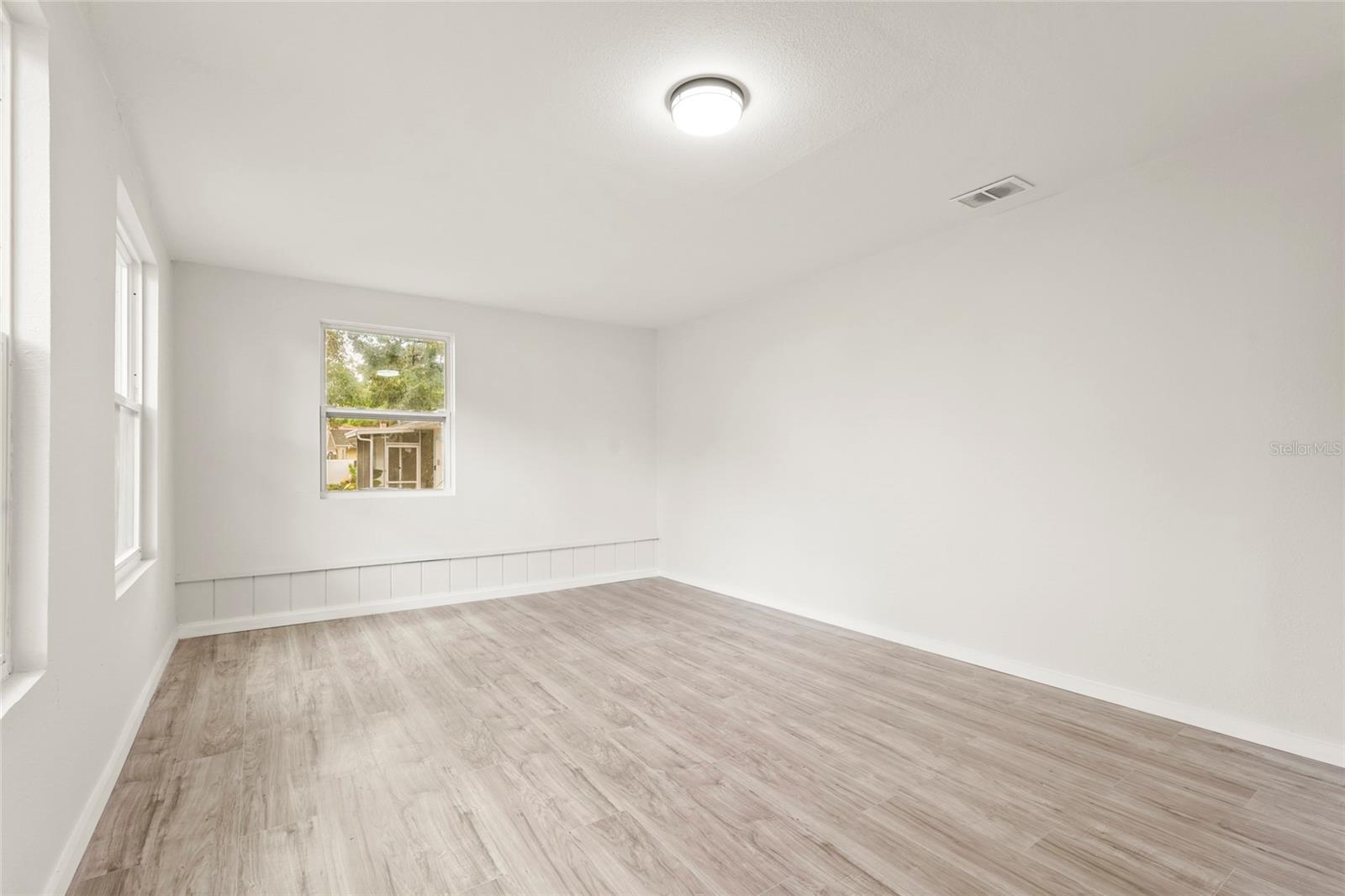 Image 23 of 35 For 1008 37th Street W