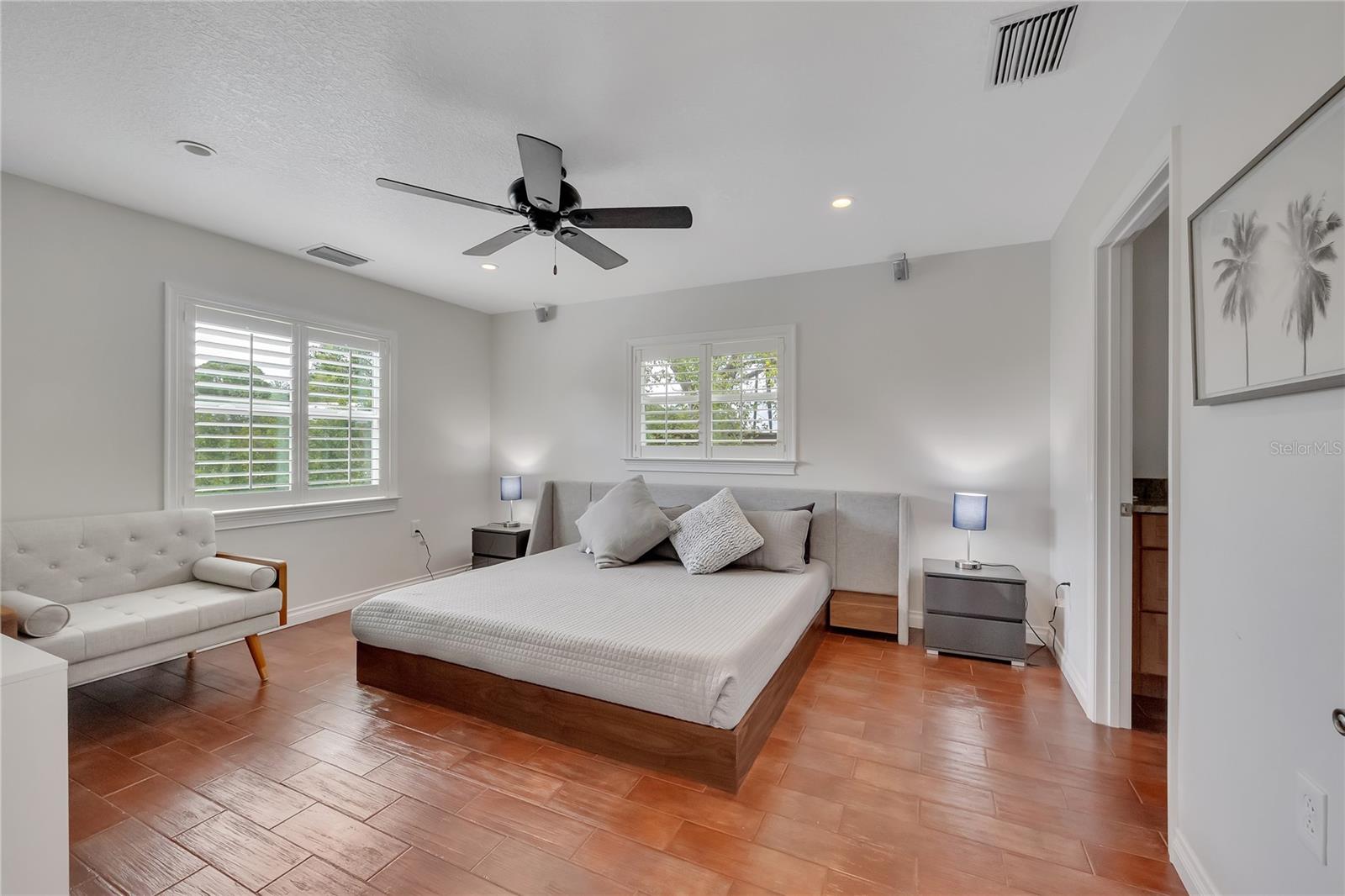 Image 10 of 32 For 2411 Nassau Street